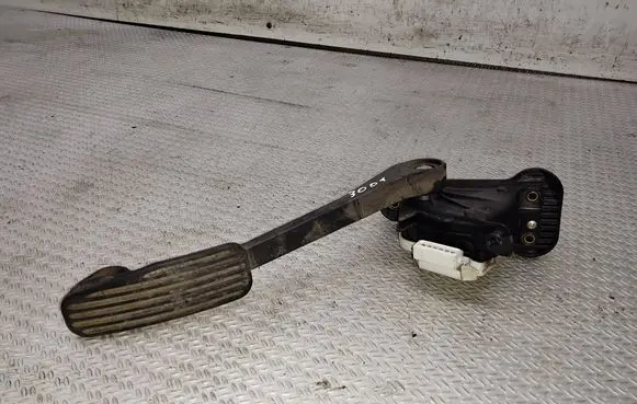 Volvo V70 Accelerator throttle pedal 30636003