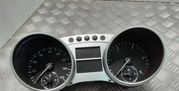 Mercedes-Benz ML W164 Speedometer (instrument cluster) A2519003300
