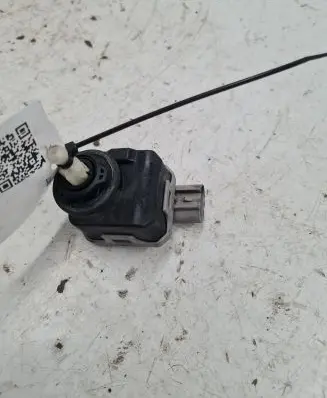 Volkswagen PASSAT B5.5 Headlight level adjustment motor 