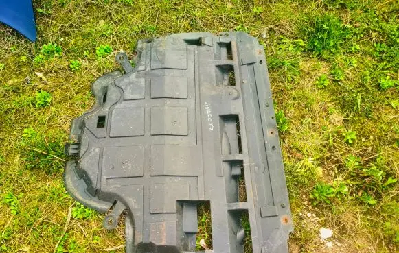 Opel Vivaro Engine splash shield/under tray TVA2077