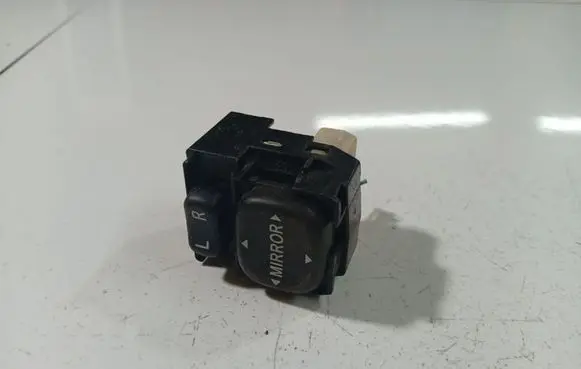 Toyota Yaris Wing mirror switch 183574