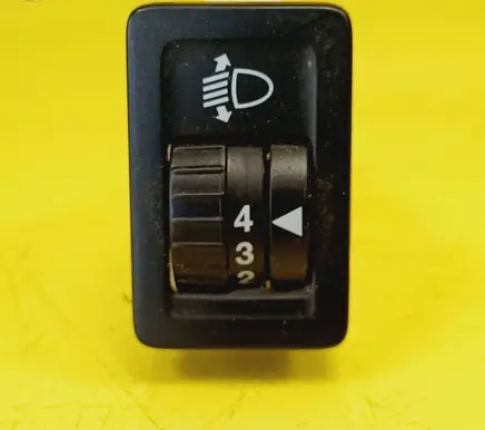 Suzuki Swift I Headlight level height control switch R2346