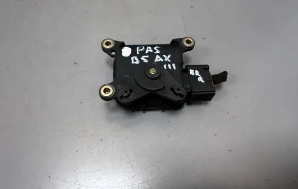 Volkswagen PASSAT B5 Air flap motor/actuator 8D1820511B 0132801116 740225693F