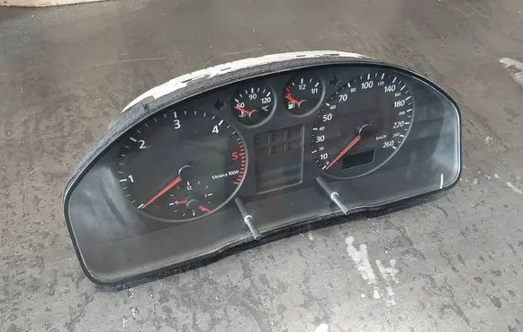 Speedometer (instrument cluster)