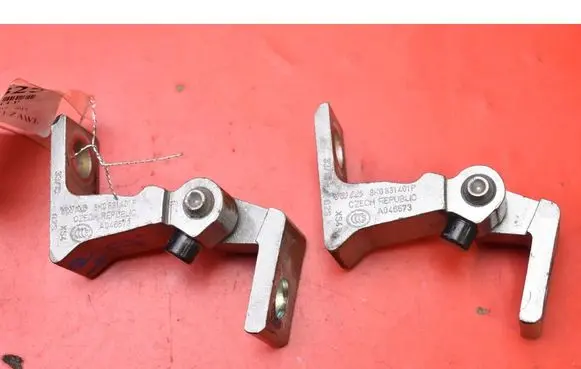 Skoda Rapid (NH) Front door hinge set 8K0831401P