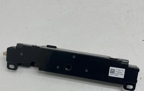 Tesla Model 3 Aerial antenna amplifier 158560100E EFD422151003248