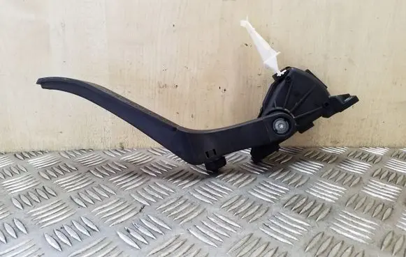 Volkswagen Touareg I Accelerator throttle pedal 7L6723507J