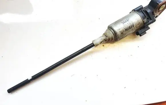 Toyota Avensis T250 Seat adjustment motor 8582033020 85820-33020