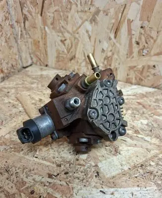Citroen C4 I Fuel injection high pressure pump 0445010102 9683703780