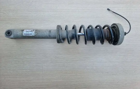 BMW 7 E65 E66 Rear window strut damper 6770058 DH677005801 33526770058