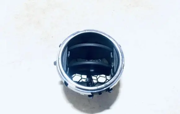 Toyota Yaris Dash center air vent grill