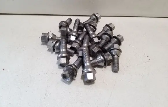 Volvo XC60 Nuts/bolts 