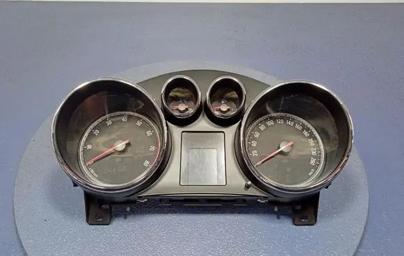 Opel Astra J Speedometer (instrument cluster) 13328265