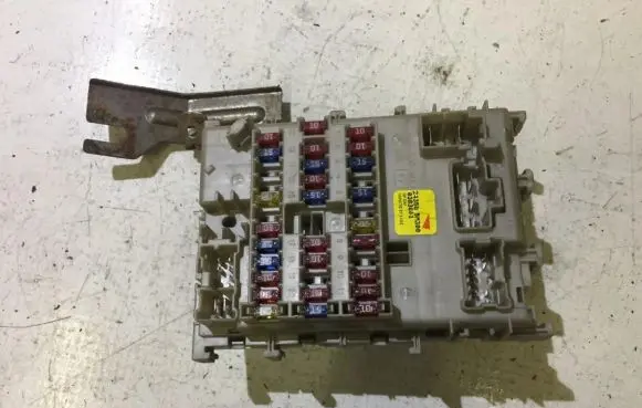 Nissan Almera N16 Fuse box set 243505m300 0303001