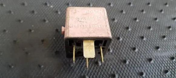 BMW 5 E39 Other relay 0332019168 8365326
