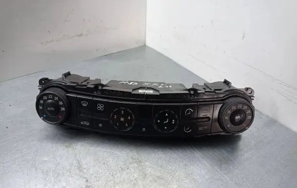 Mercedes-Benz E W211 Climate control unit 2118300085