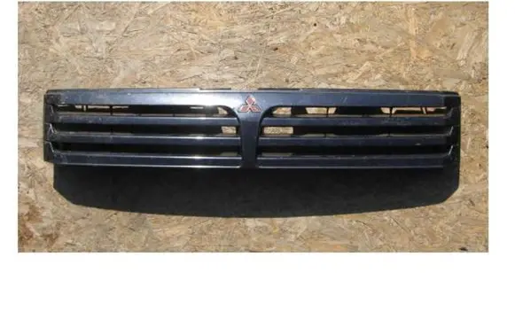 Mitsubishi Space Wagon Front bumper upper radiator grill MR275627