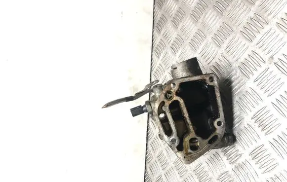 Oil filter mounting bracket