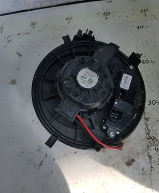 Volkswagen Touran III Heater fan/blower 3q1819021c