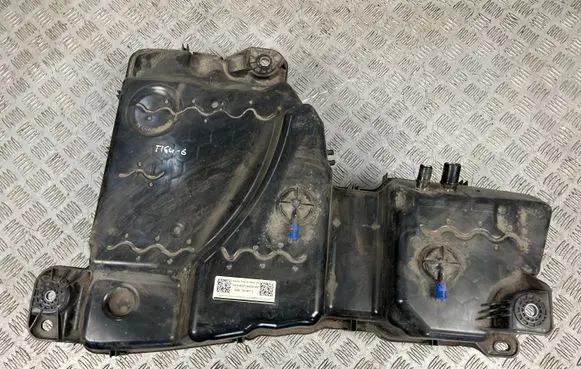 Volkswagen Tiguan AdBlue liquid reservoir 5QF131877L