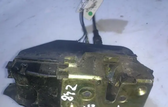 Renault Megane II Front door lock 8200232201