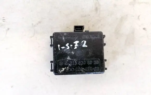 Mercedes-Benz E W211 Rain sensor A2118206026 5DC008424-06