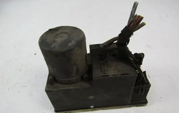Audi A3 S3 8L Central locking vacuum pump 8L0862257E