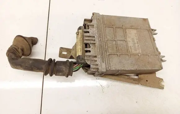 Volkswagen PASSAT B4 Engine control unit/module 028906021BF