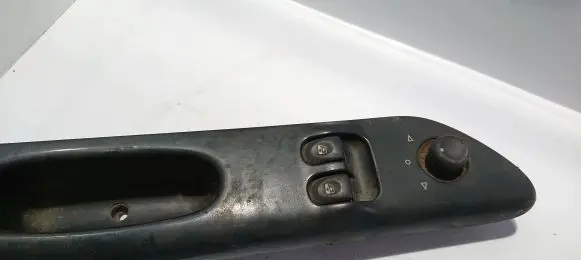Renault Laguna I Electric window control switch