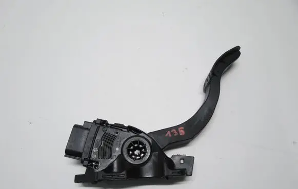 Volvo V60 Accelerator throttle pedal 31329058