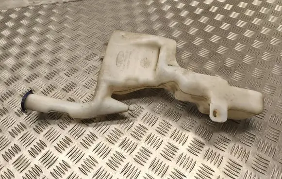 Ford Fiesta Windshield washer fluid reservoir/tank 8A6117B613AF
