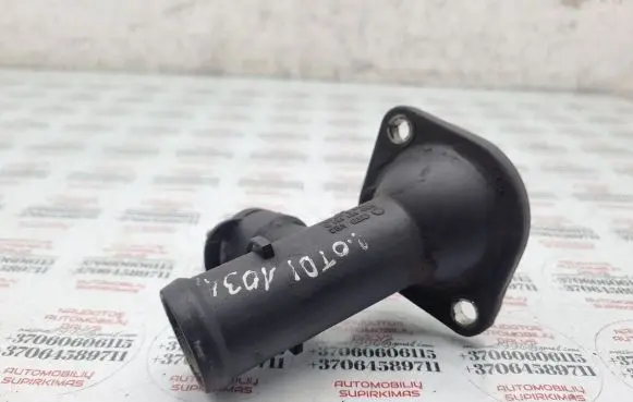 Volkswagen PASSAT B6 Engine coolant pipe/hose 03G121121D