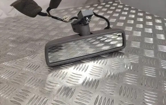 Rear view mirror (interior)