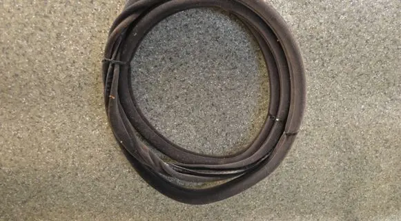 BMW 5 E60 E61 Rubber seal front coupe door 11395