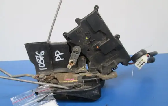 Mazda 323 Front door lock
