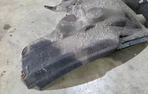 Front wheel arch liner splash guards