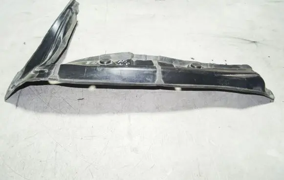 Front wheel arch liner splash guards