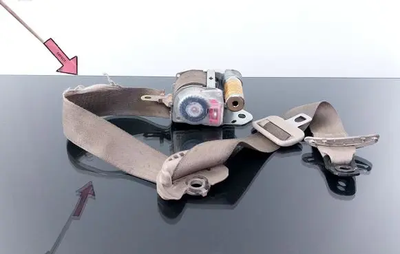 Lexus GS 300 400 430 Front seatbelt 7J8380P E070801