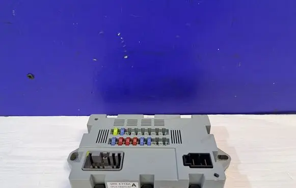 Jaguar XJ X351 Fuse module CPLA14Q073AA 73707520