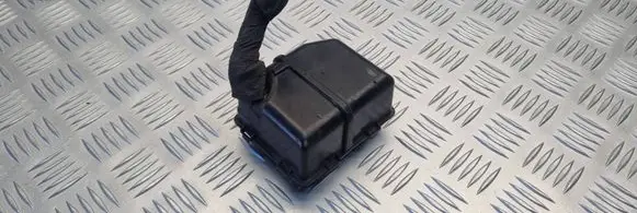Volkswagen PASSAT B7 Relay mounting block 1K0937507B 13949771F