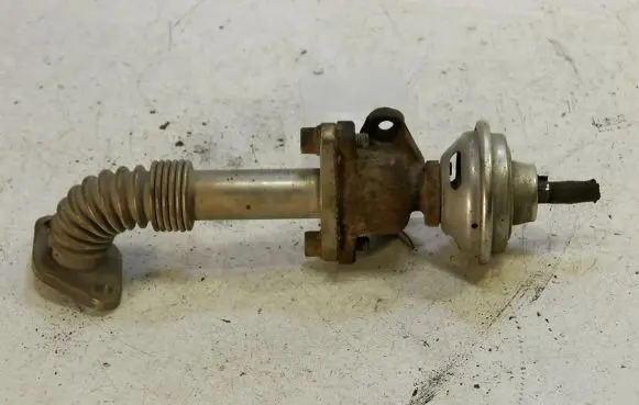 Volkswagen Golf III EGR valve 028131501E
