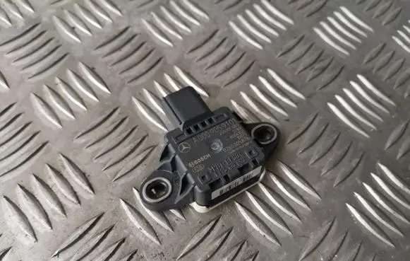 Mercedes-Benz E W212 Airbag deployment crash/impact sensor A0009059101 0265005876