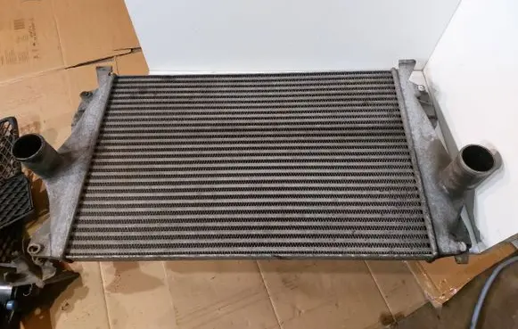 Audi A8 S8 D2 4D Intercooler radiator 4D0145805B