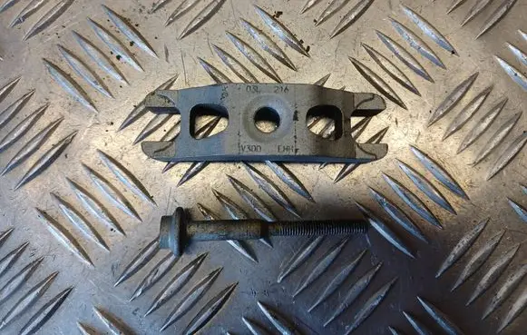 Volkswagen Golf VI Fuel Injector clamp holder 03L216