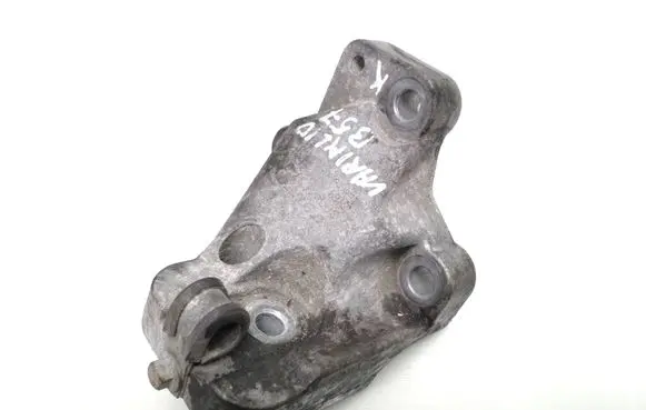 Volvo XC90 Engine mounting bracket 30741567