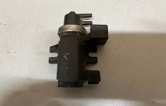 BMW X5 E53 Turbo solenoid valve 72279600