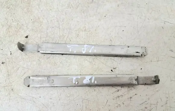Headlight/headlamp mounting bracket