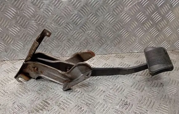 Jeep Grand Cherokee (WJ) Clutch pedal 