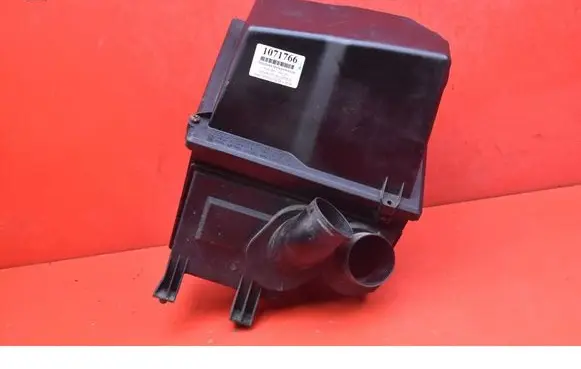 Audi A8 S8 D2 4D Air filter box 077133837F