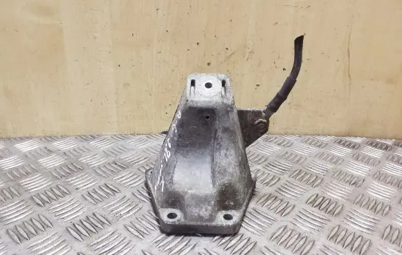 Audi A6 S6 C5 4B Engine mounting bracket 8D019930D